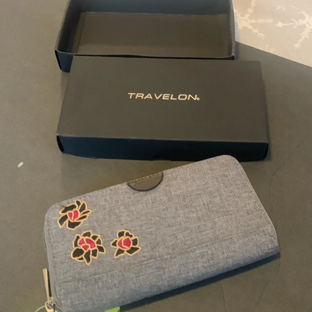 TRAVELON wallet